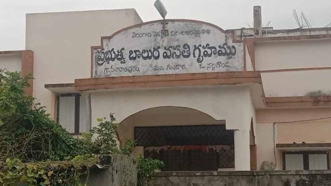 సర్కారు హాస్టళ్ల మూత..!