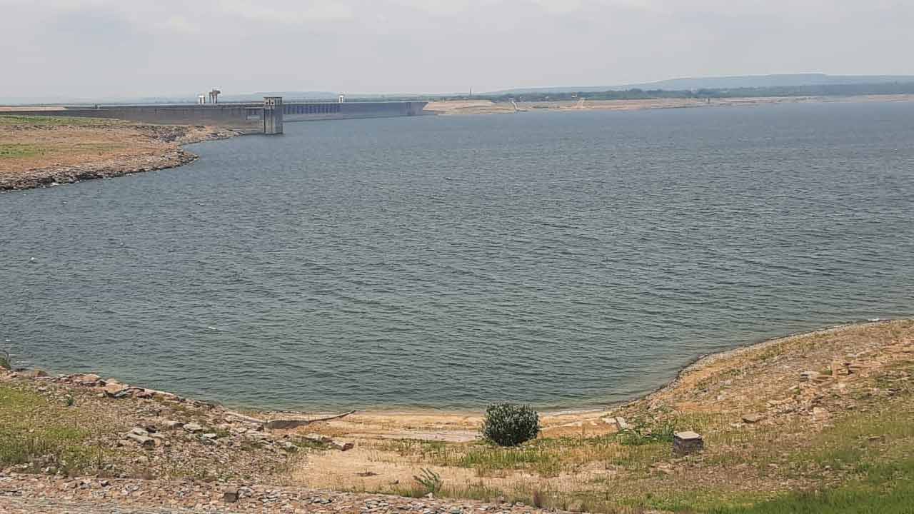 శ్రీశైలానికి 4,41,222 క్యూసెక్కుల ఇన్‌ఫ్లో