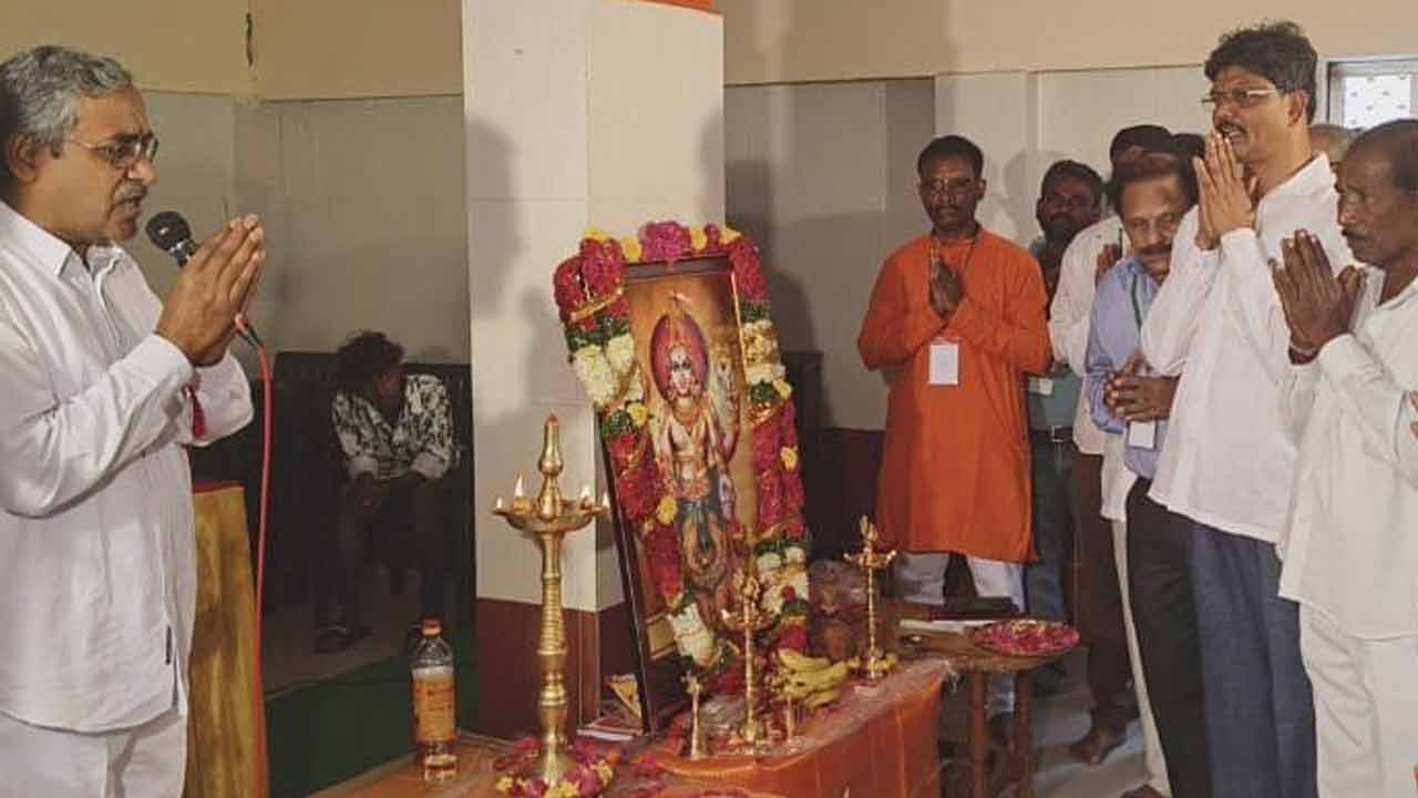 ఆయుర్వేద వైద్యులపై దాడులను ఆపాలి