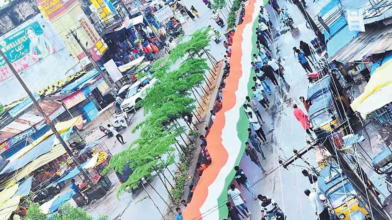 ఉప్పొంగిన దేశభక్తి