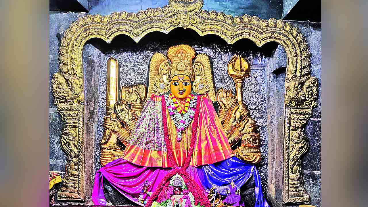 ఉగ్రప్రభా మాతగా భద్రకాళీ