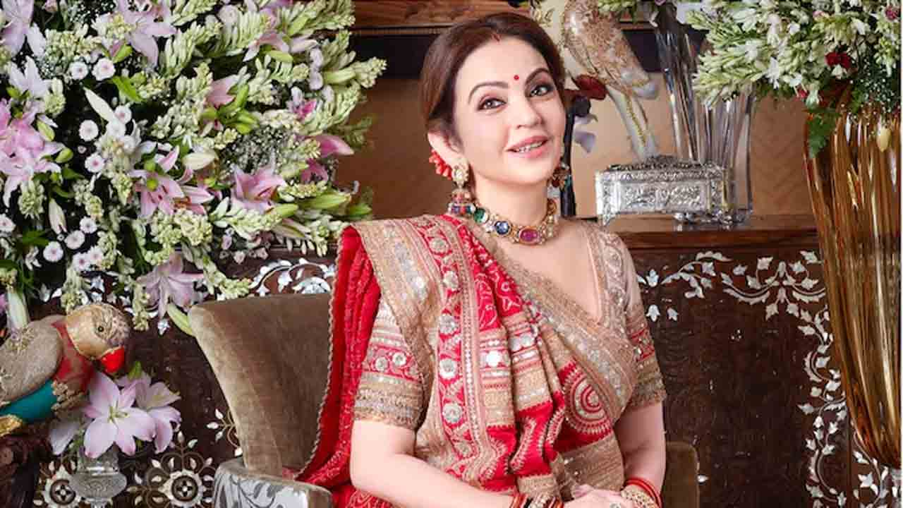 Nita Ambani | అంబానీ ఇంట దుర్గామాత పూజ.. ప్రత్యేక ఆకర్షణగా నీతా అంబానీ.. PHOTOS