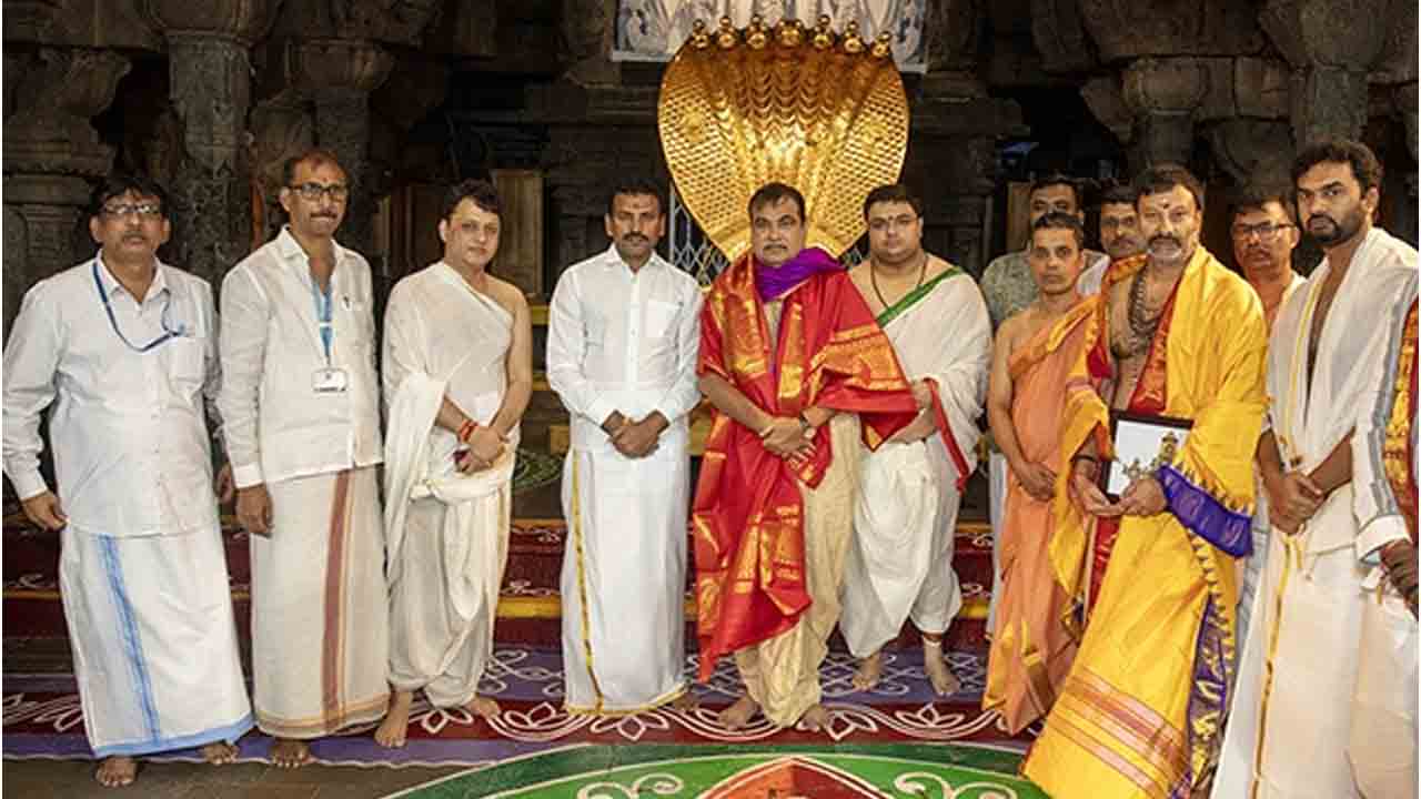 Tirumala | శ్రీవారిని దర్శించుకున్న కేంద్ర మంత్రి నితిన్‌ గడ్కరీ