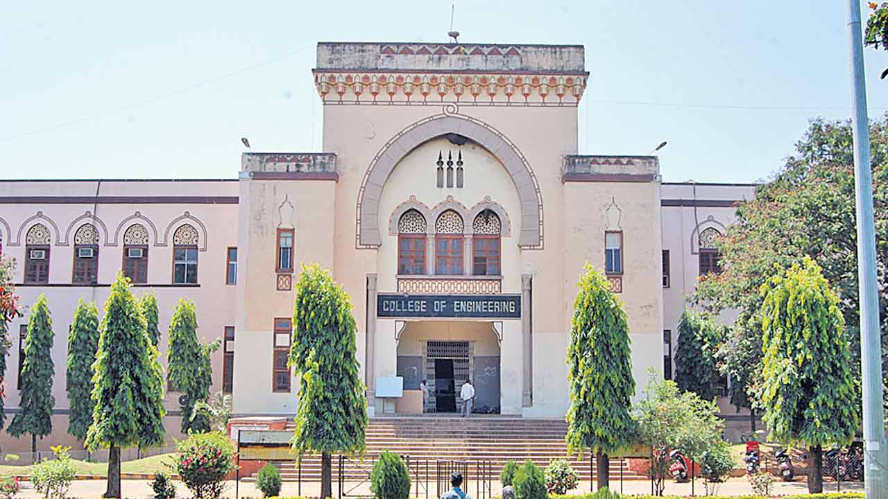 ‘ఇంజినీరింగ్‌’లో 98,296 సీట్లు