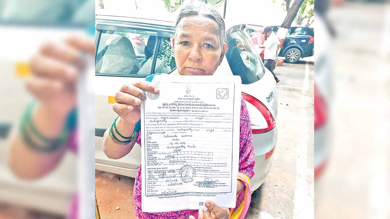 Prajavani | నేను బతికేఉన్న.. సచ్చిపోయినానని అంటున్నది ఈ సర్కారు.. ప్రజావాణిలో ఓ వృద్ధురాలి ఆవేదన