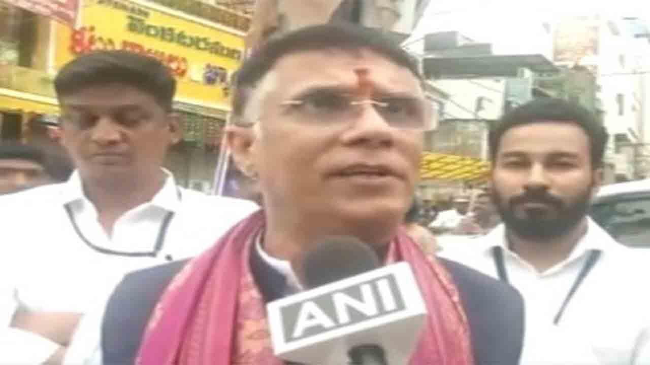 తప్పుడు గణాంకాలతో ప్రజల మధ్య విభజన చిచ్చు : అసోం సీఎంపై పవన్‌ ఖేరా ఫైర్‌