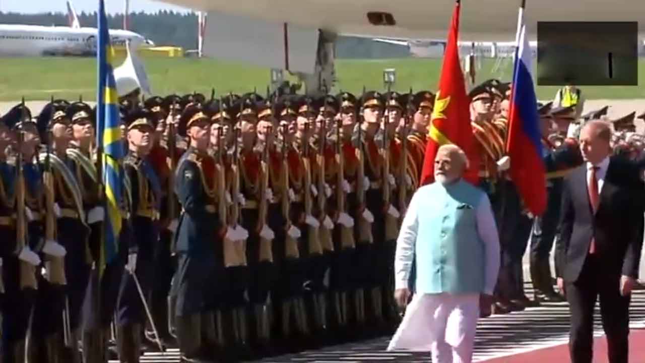 PM Modi | రెండు రోజుల రష్యా పర్యటన.. మాస్కోకు చేరుకున్న ప్రధాని మోదీ.. Video