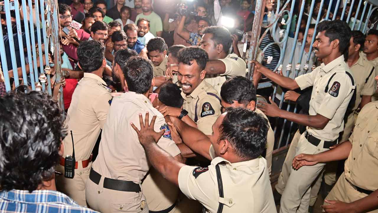 Job Aspirants | నిర్బంధంలో నిరుద్యోగి.. ఉద్యోగార్థుల నిరసనలతో ఉద్రిక్తత