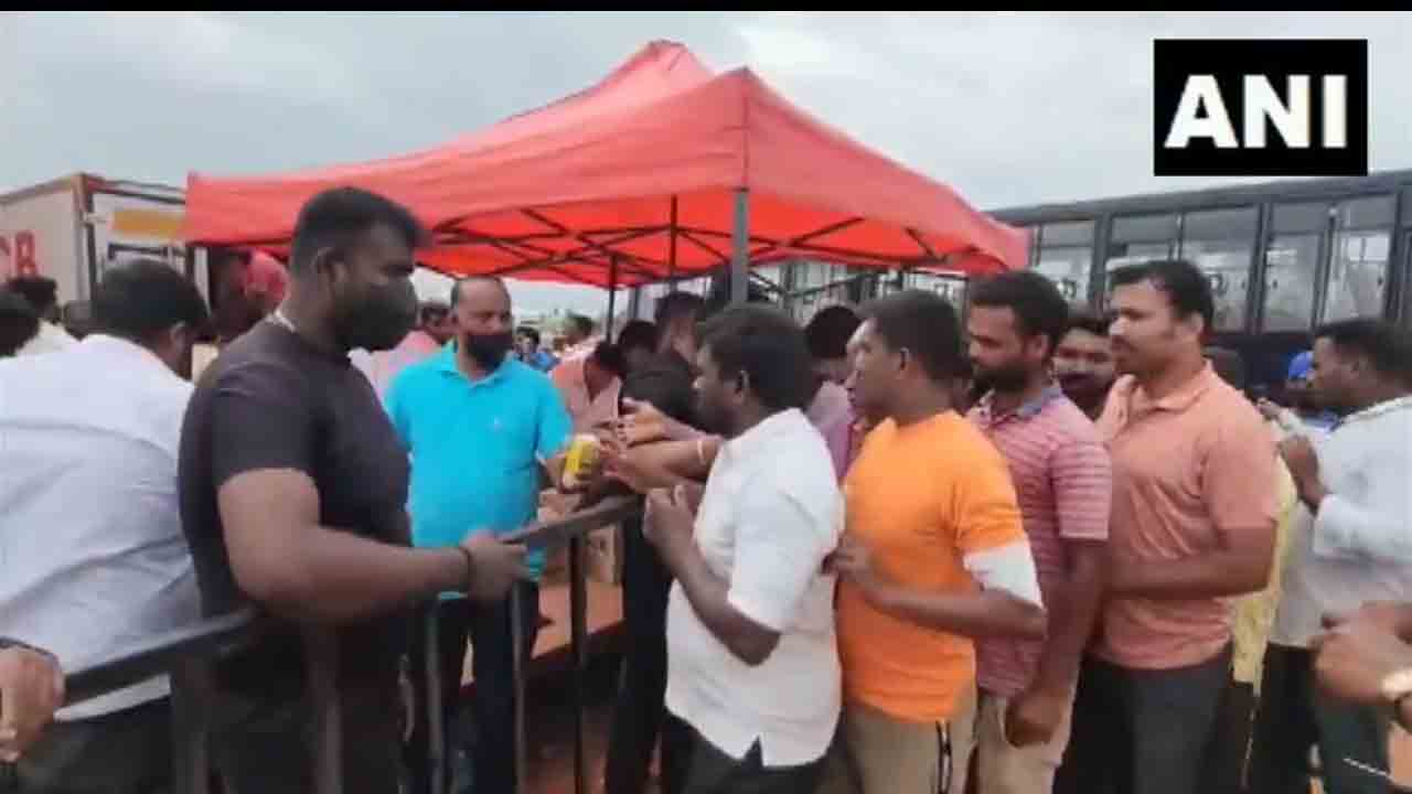 Alcohol Party | బీజేపీ ఎంపీ విజయోత్సవ సభలో మద్యం పంపిణీ