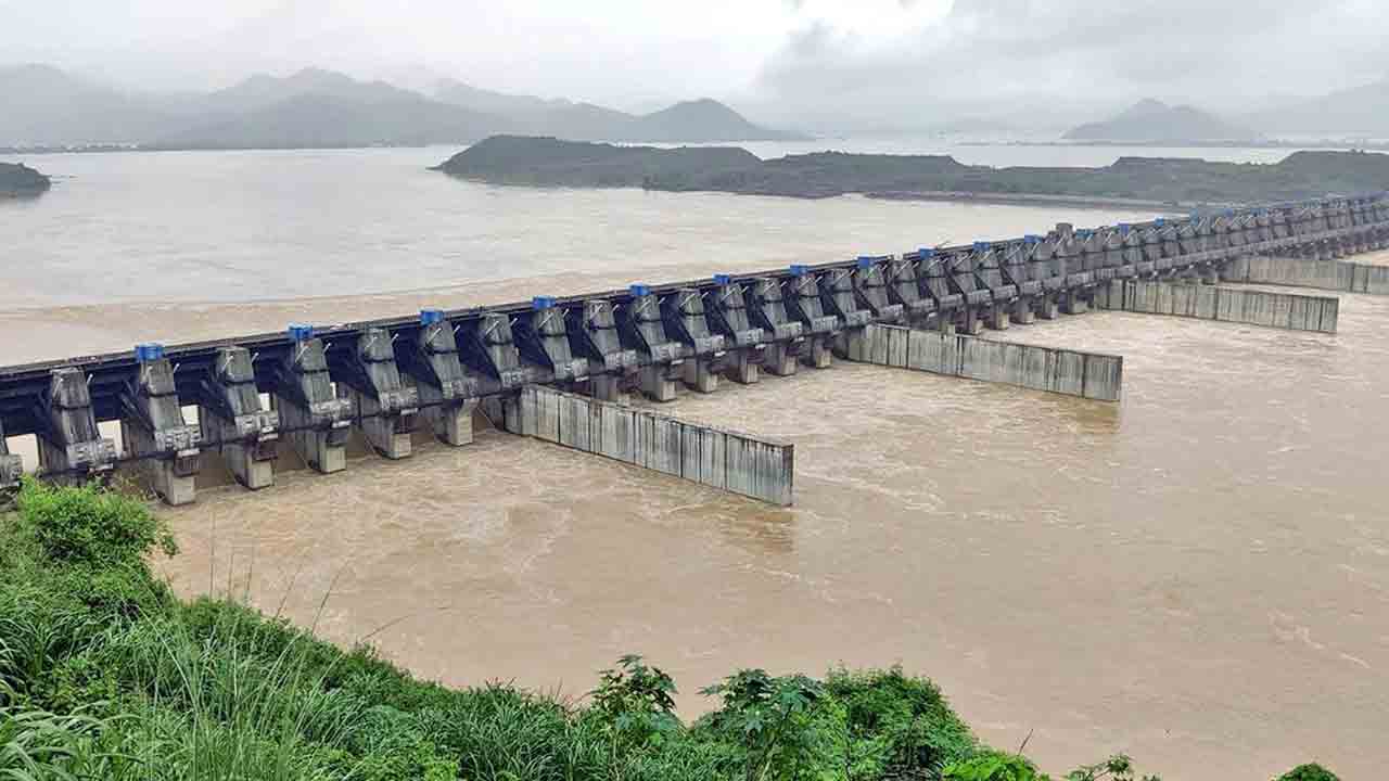 Polavaram | శ్రీశైలం, పోలవరానికి భారీగా వరదనీరు.. దిగువకు నీటి విడుదల