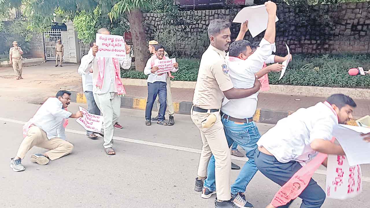 లాఠీచార్జి