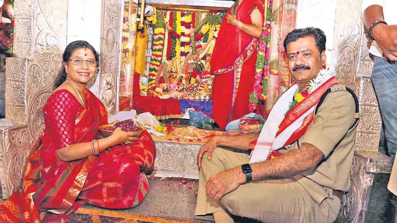 మహంకాళి అమ్మవారికి కొత్తకోట పూజలు