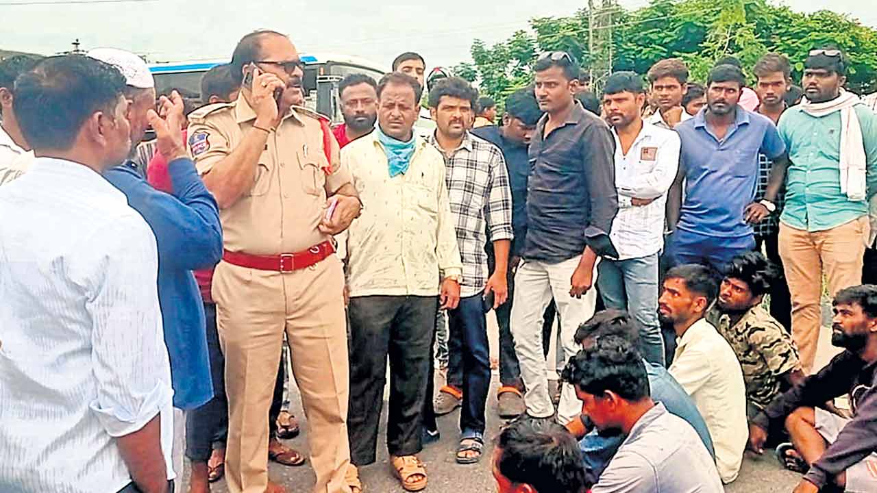 కరెంట్‌ కోతలపై గిరిజనుల కన్నెర్ర