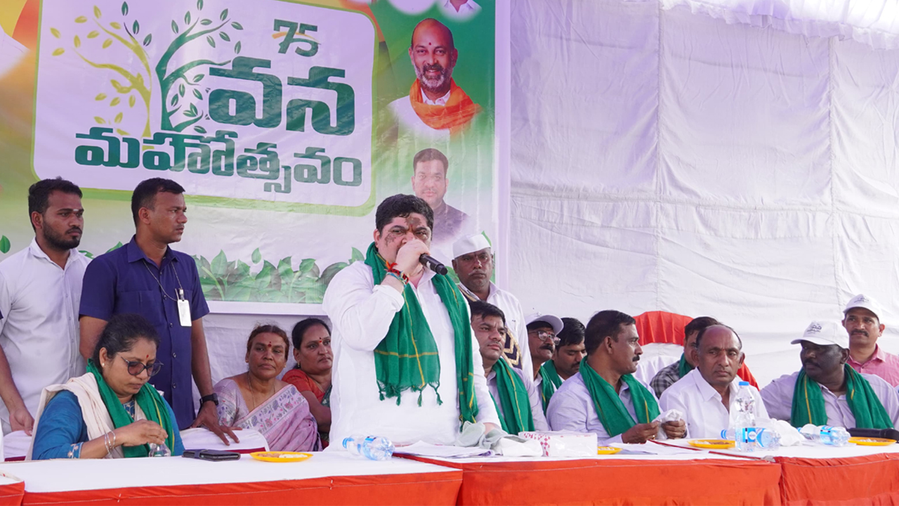 Ponnam Prabhakar | భవిష్యత్‌ తరాలు ఆరోగ్యంగా ఉండాలంటే మొక్కలు నాటాలి : మంత్రి పొన్నం ప్రభాకర్‌