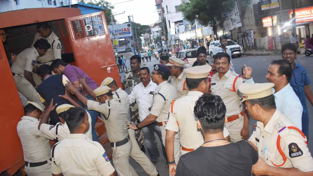 Telangana | నేడు సెక్రటేరియట్‌ ముట్టడి.. పెద్ద సంఖ్యలో కదులుతున్న నిరుద్యోగులు