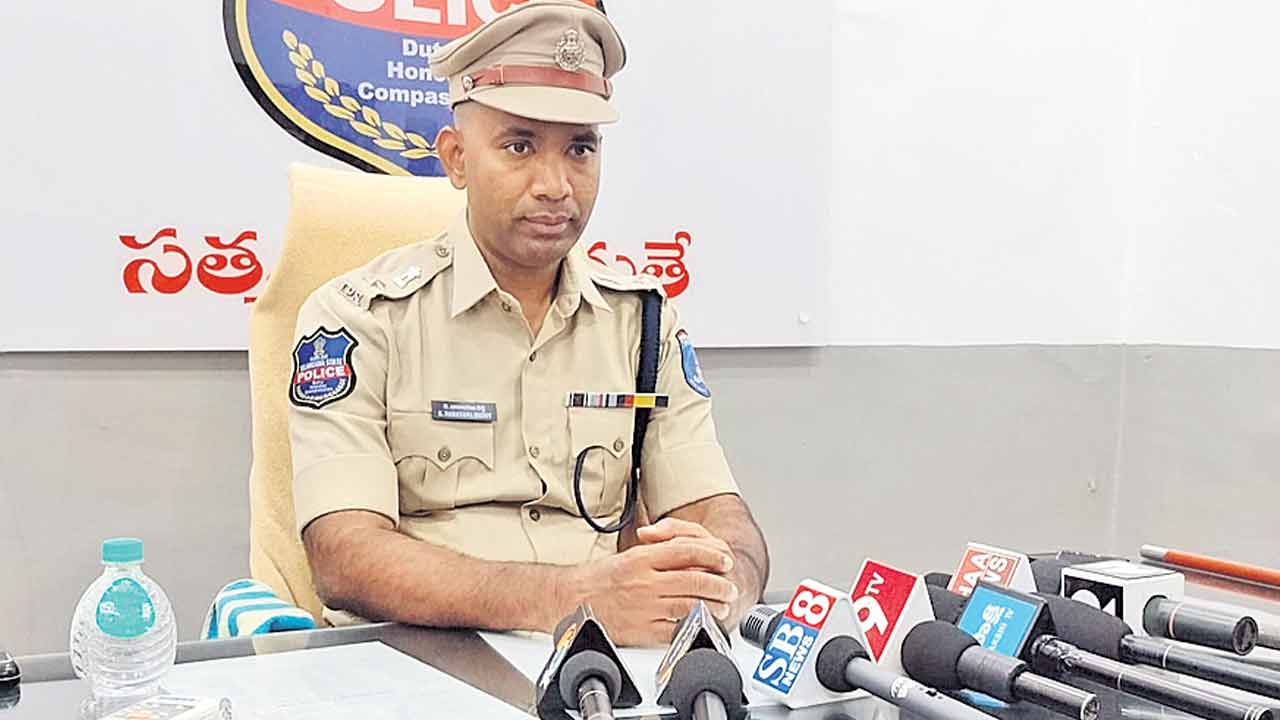 అక్రమాలపై ఉక్కుపాదం