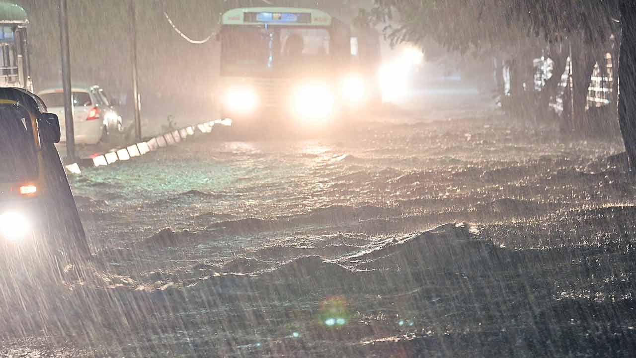 దంచికొట్టిన వాన