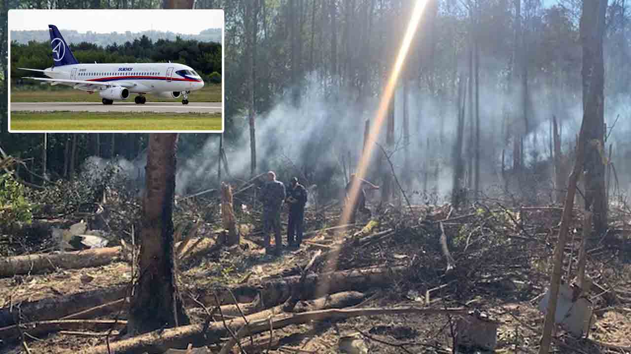 Plane Crash | మరమ్మతులు చేసుకుని టేకాఫ్ అయిన రష్యా విమానం.. కుప్పకూలడంతో ముగ్గురి మృతి