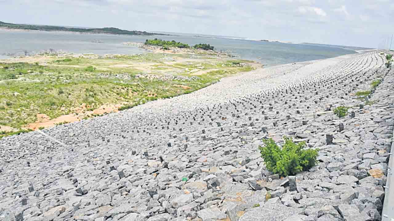 అడుగంటిన ఆశలు