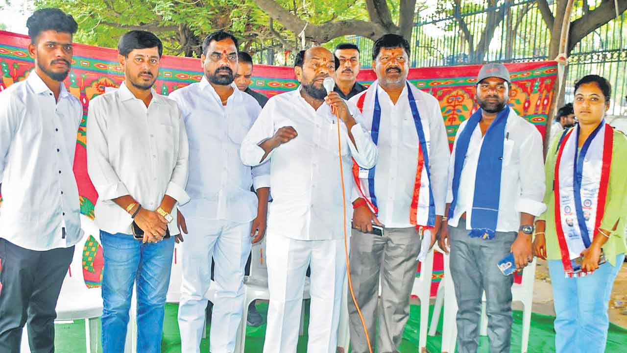 25 వేల టీచర్ పోస్టులు భర్తీచేయాలి