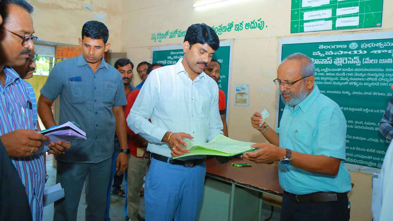 రైతుల రుణమాఫీపై రెండు నిమిషాల్లో అప్‌డేట్‌ చేయాలి