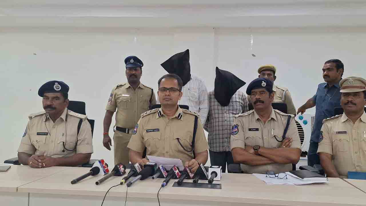 రూ.11 లక్షల గుట్కా సీజ్‌