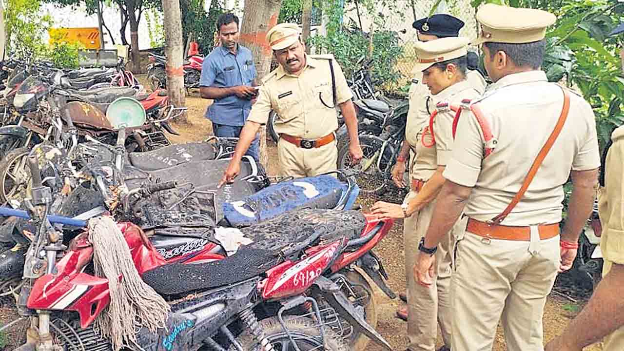 ఫిర్యాదులపై తక్షణమే స్పందించాలి