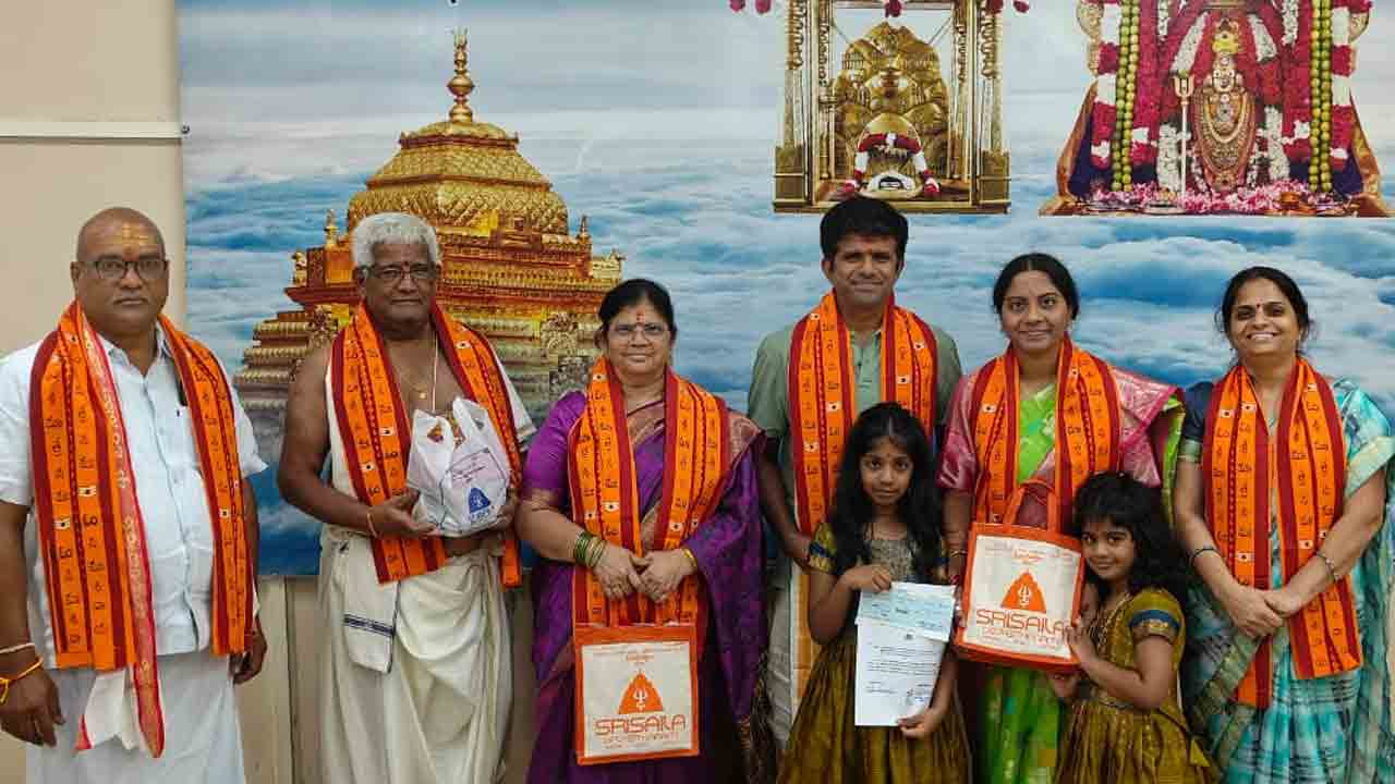 Srisailam | శ్రీశైలం అన్న ప్రసాద వితరణకు హైదరాబాద్ వాసుల రూ.13.90 లక్షల విరాళం..!
