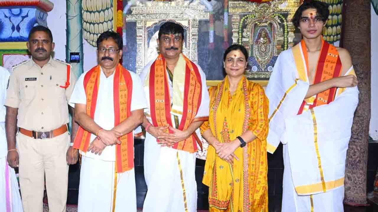 Srisailam | మల్లన్న సన్నిధిలో తెలంగాణ హైకోర్ట్ జస్టిస్.. ఏపీ డీజీపీ ప్రత్యేక పూజలు..!
