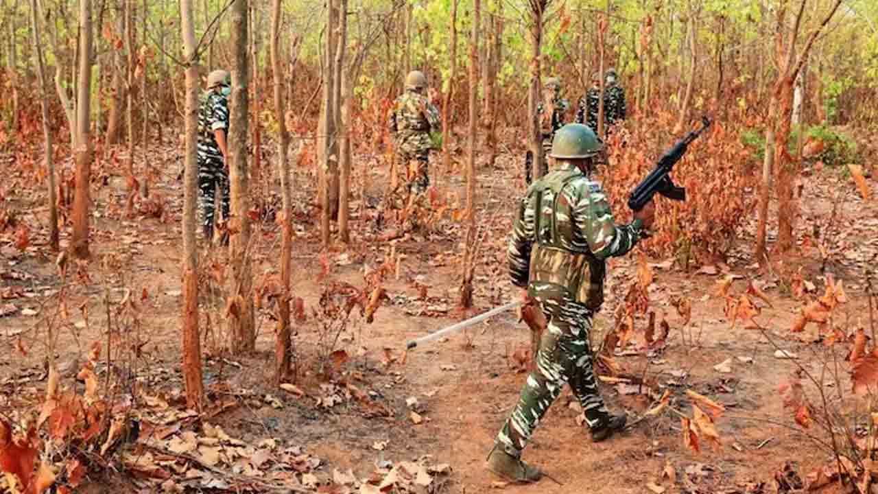 Maoists | బీజాపూర్‌లో మావోయిస్టుల మందుపాతర.. ఇద్దరు జవాన్లు మృతి