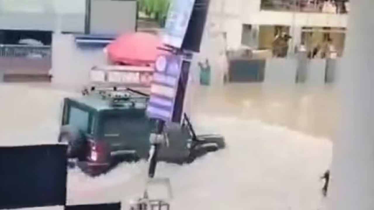 Coaching center Tragedy | వరద నీటిలో వేగంగా వాహనం నడిపిన డ్రైవర్‌ అరెస్ట్‌..!