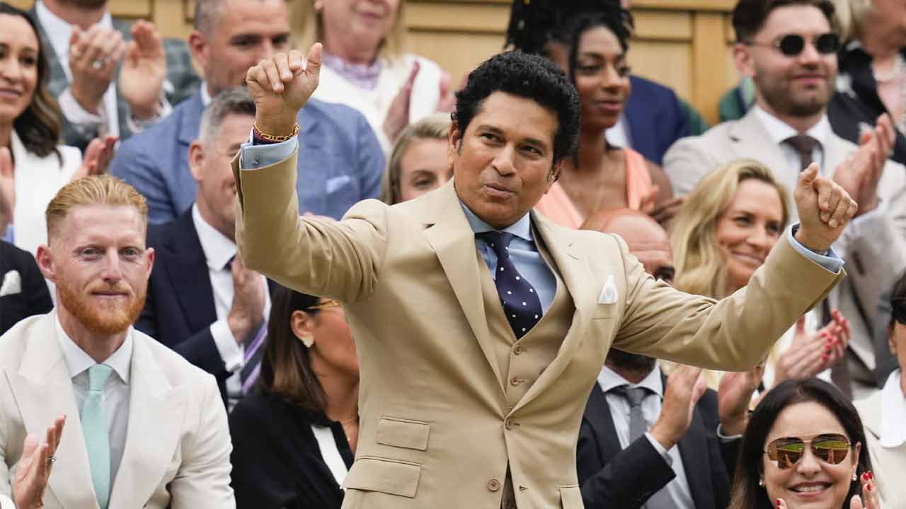 Sachin Tendulkar, వింబుల్డన్ సెంట్రల్ కోర్టులో సచిన్ టెండూల్కర్కు సలాం!