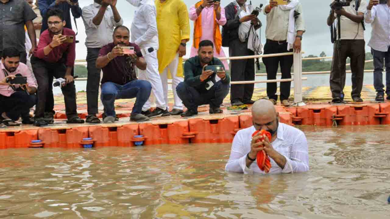 Samrat Choudhary | తలపాగా తీసేసిన డిప్యూటీ సీఎం.. ఎందుకంటే?