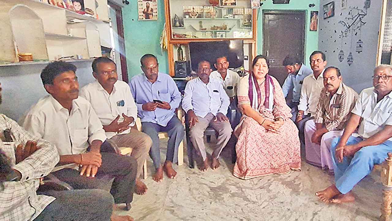 బేషరతుగా రుణమాఫీ చేయాలి