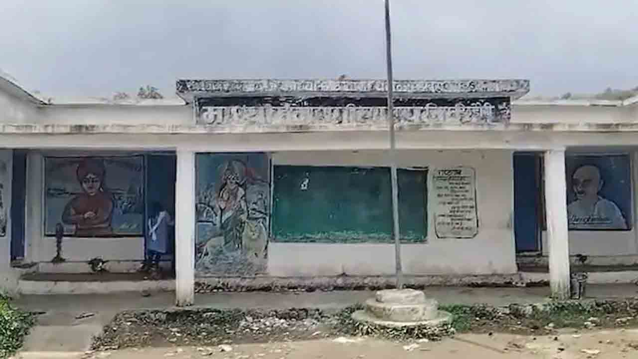 Drunk Teachers | మధ్యప్రదేశ్‌లో ఇదీ పరిస్థితి.. మద్యం తాగి స్కూళ్లకు వస్తున్న ప్రభుత్వ టీచర్లు