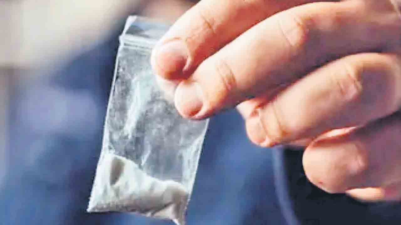 స్విగ్గీ బాయ్‌.. డ్రగ్స్‌ దందా