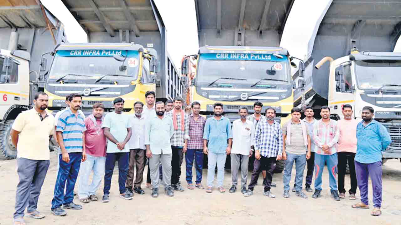 కార్మికుల కష్టం దోచేశారు!