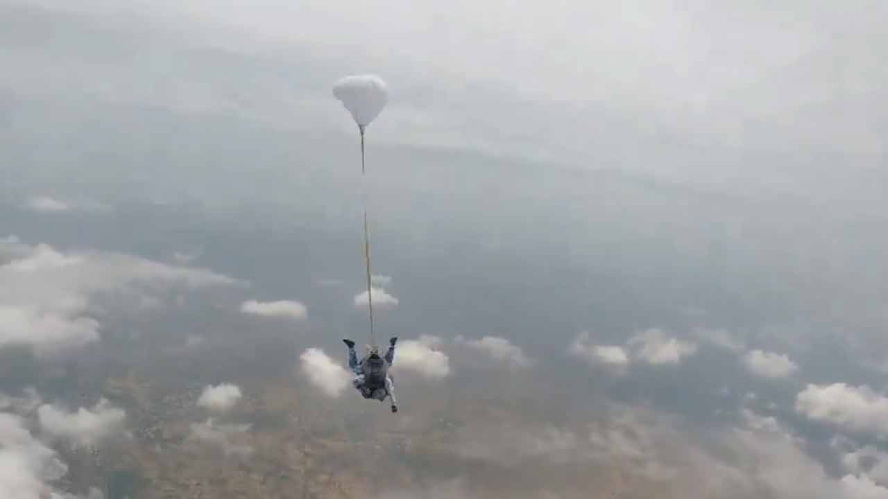 Skydiving | స్కైడైవింగ్‌ చేసిన కేంద్ర పర్యాటక మంత్రి.. వీడియో వైరల్‌