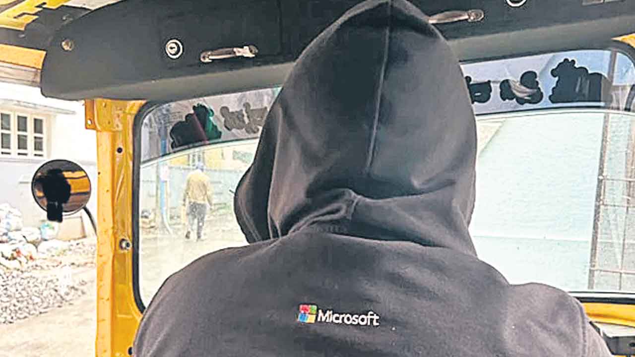 Software Engineer | ఆటో డ్రైవర్‌గా సాఫ్ట్‌వేర్‌ ఇంజినీర్‌.. అలా ఎందుకు మారాడంటే?