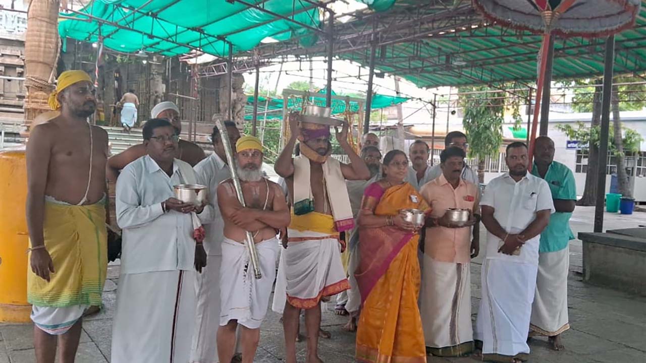 Koil Alwar Thirumanjanam | కల్యాణ వేంకటేశ్వరస్వామి ఆలయంలో వేడుకగా కోయిల్‌ ఆళ్వార్‌ తిరుమంజనం