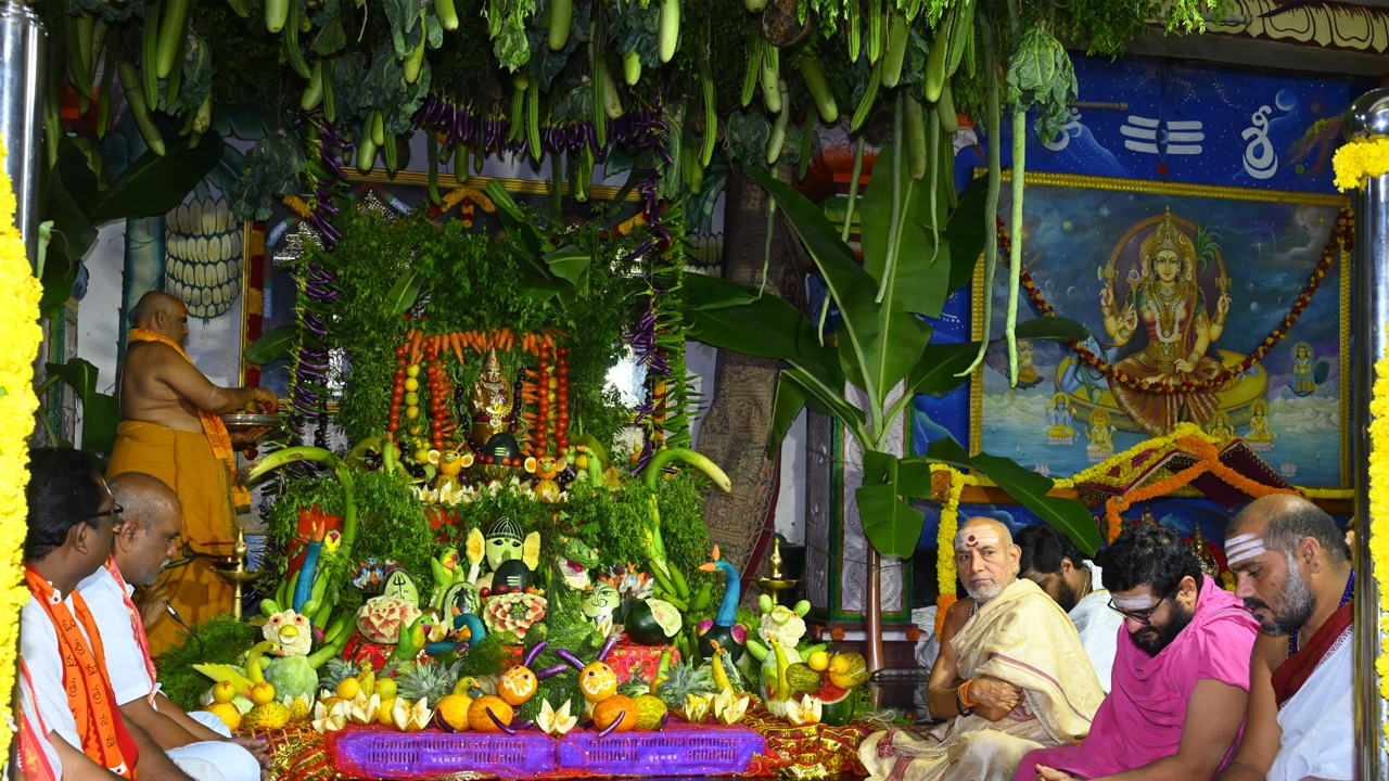 Srisailam | శాకాంబరీ దేవిగా దర్శనమిచ్చిన శ్రీశైలం భ్రమరాంబ..!