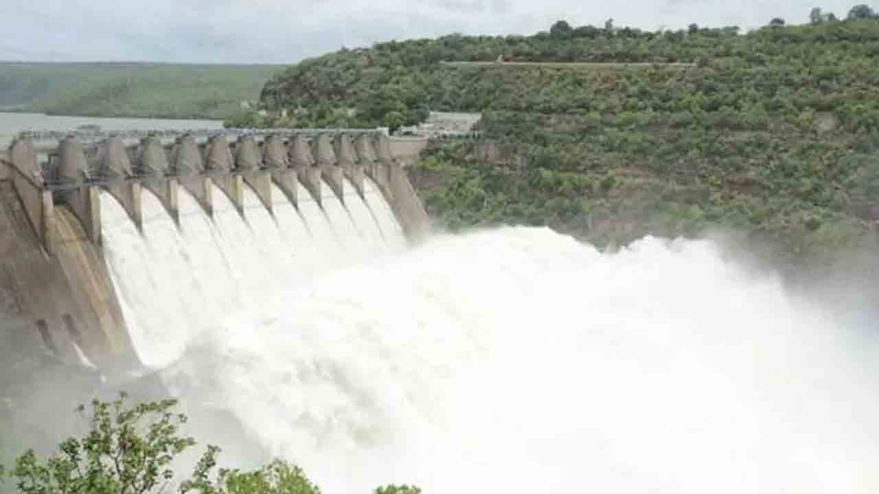 Srisailam project | నిండుకుండలా శ్రీశైలం జలాశయం.. గేట్లు ఎత్తడంతో దిగువకు పరుగులు తీస్తున్న కృష్ణమ్మ