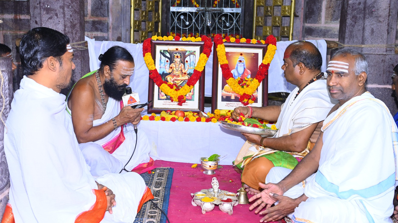 Srisailam Temple | శ్రీశైలంలో ఘనంగా గురుపౌర్ణమి.. దక్షిణామూర్తికి విశేషపూజలు..