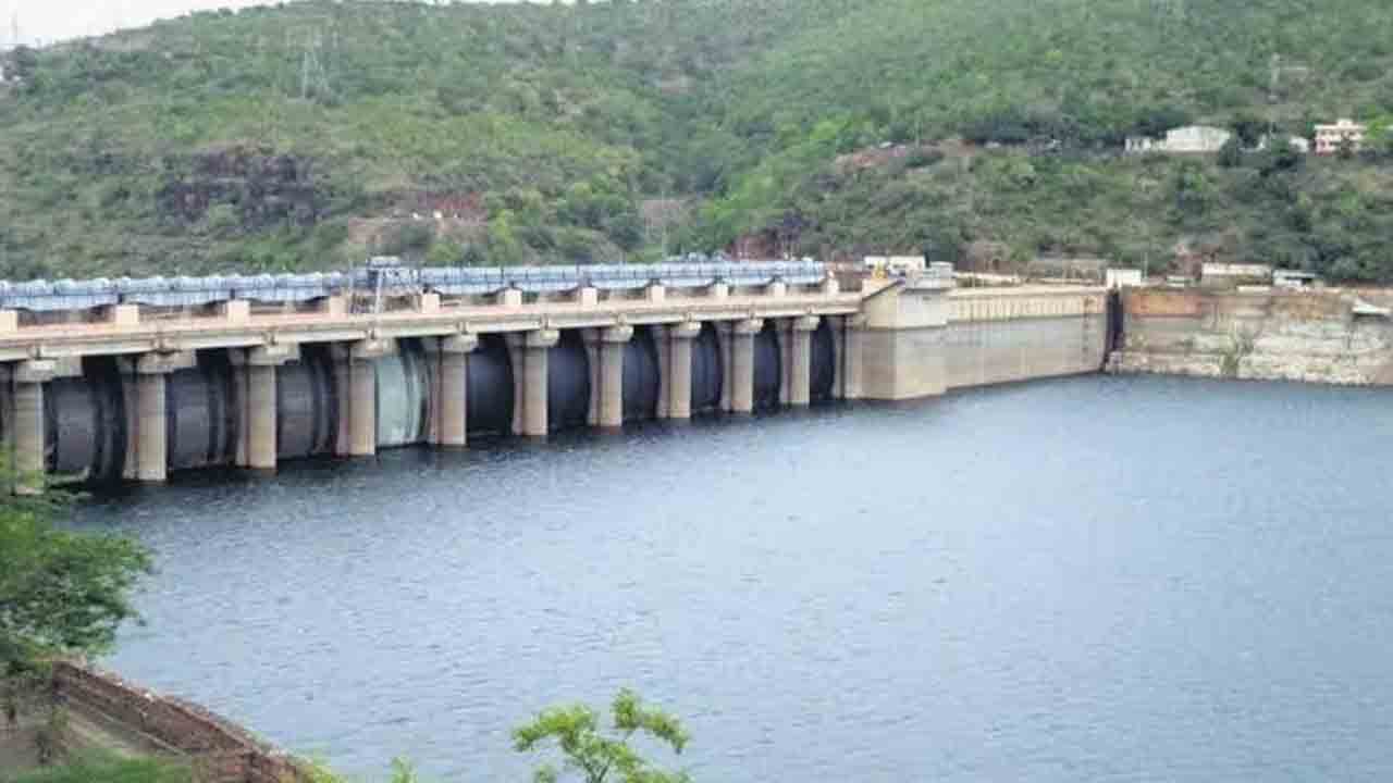 Srisailam Dam | శ్రీశైలానికి భారీగా 4.40 లక్షల క్యూసెక్కుల వరద ప్రవాహం