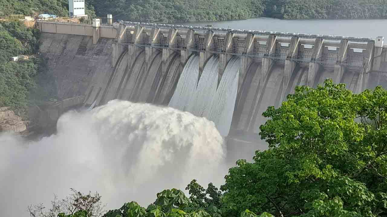 శ్రీశైలం డ్యాం గేట్లు ఓపెన్‌