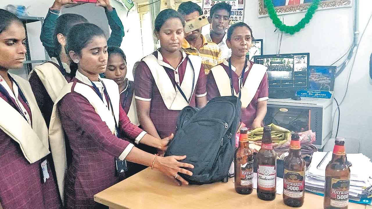 Suryapet | గురుకుల బాలికల డిగ్రీ కళాశాల.. ప్రిన్సిపాల్‌ రూమ్‌లో బీరు బాటిళ్లు