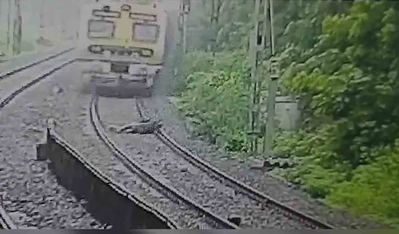 Suicide | చేయిచేయి పట్టుకుని.. రైలు పట్టాలపై పడుకుని.. తండ్రీకొడుకు ఆత్మహత్య..!