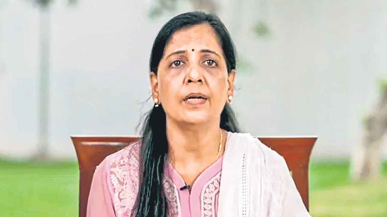 Sunita Kejriwal | ఎంపీ మాగుంట శ్రీనివాసులు రెడ్డి అబద్ధపు వాంగ్మూలంతోనే ఢిల్లీ సీఎం అరెస్టు: సునీత కేజ్రీవాల్‌