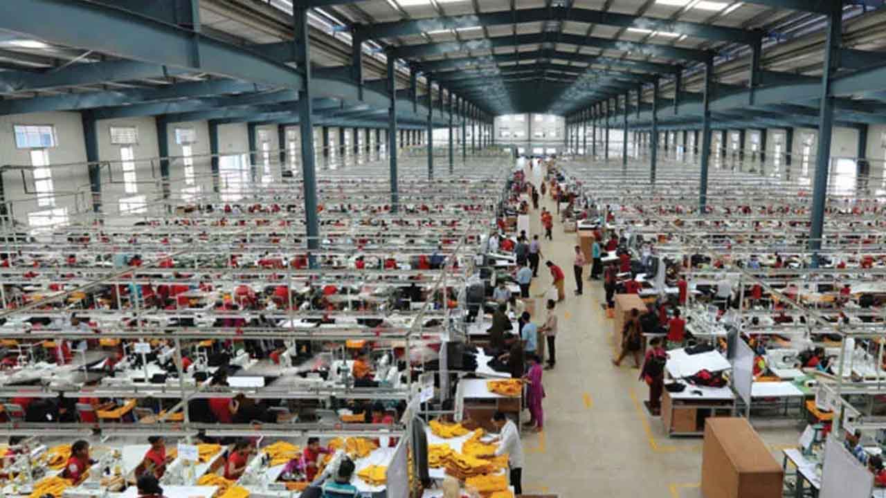 యంగ్‌వన్‌లో దుస్తుల తయారీ!