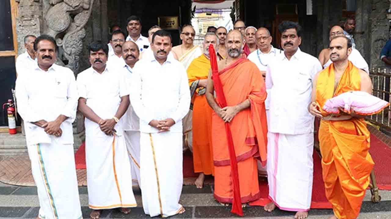 Tirumala | తిరుమలను దర్శించుకున్న సుబ్రహ్మణ్య మఠం పీఠాధిపతి